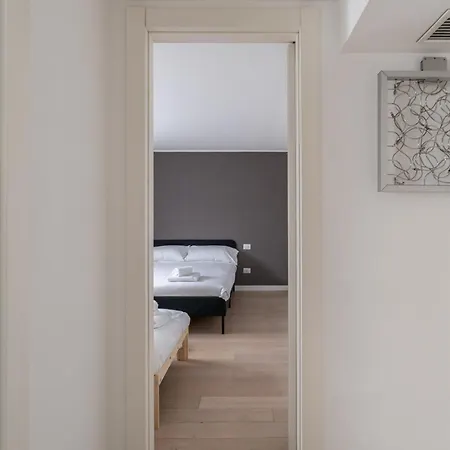 Parmenide Apartament