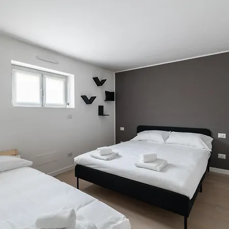 Parmenide Apartament