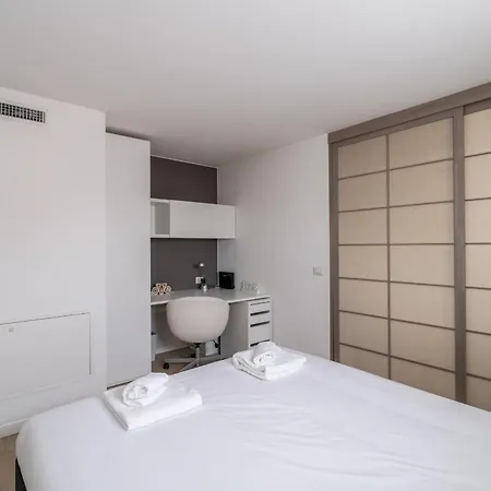 Parmenide Apartament