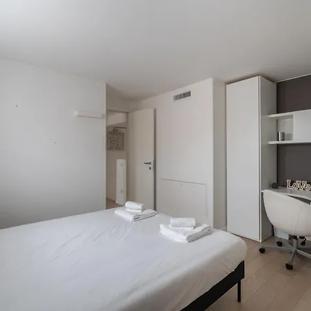 Parmenide Apartament