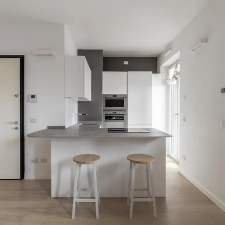 Parmenide Apartament *