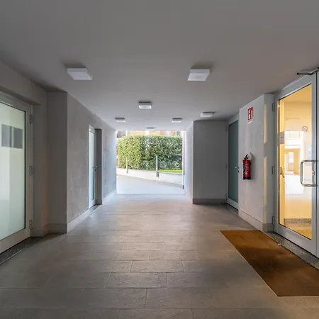 Parmenide Apartament *