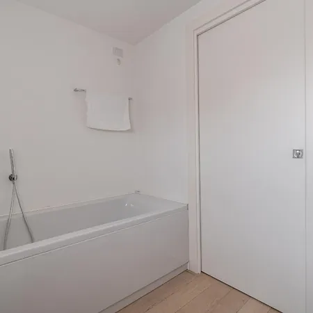 Parmenide Apartment Mailand